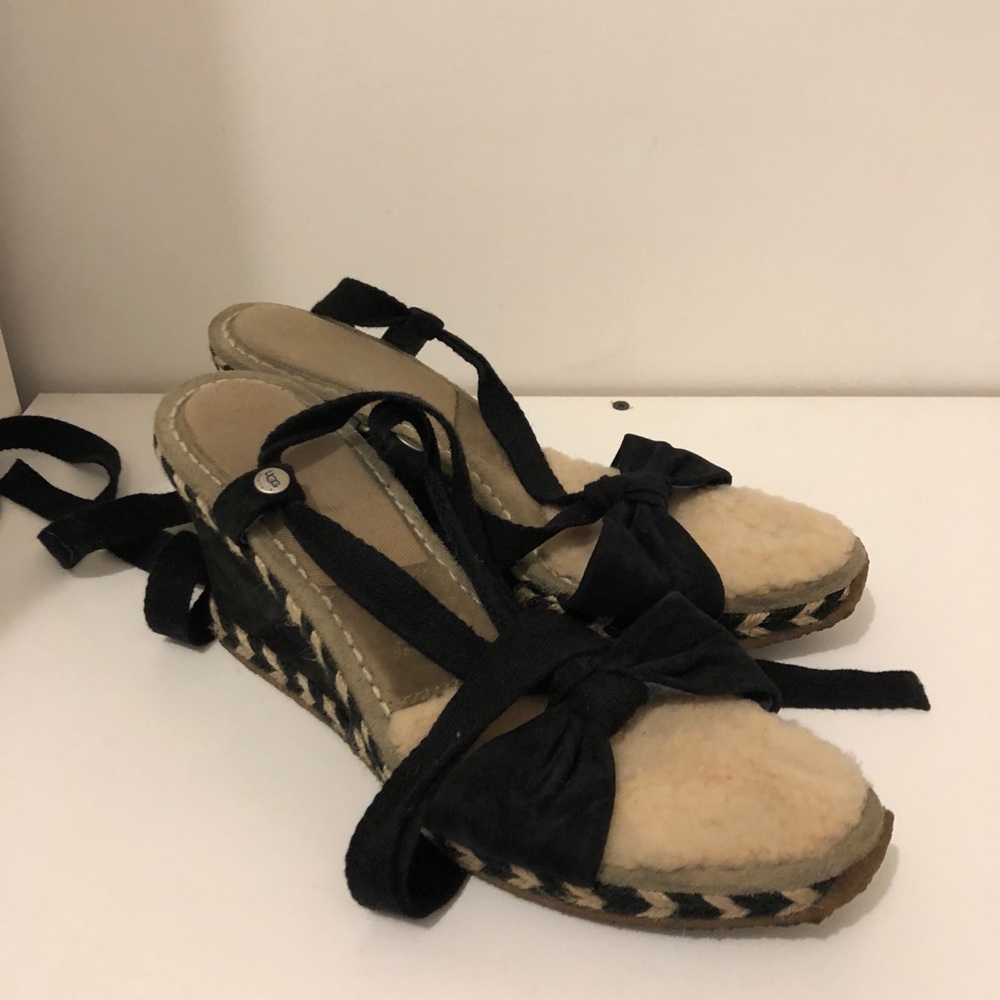 Ugg Wrap up Sandals